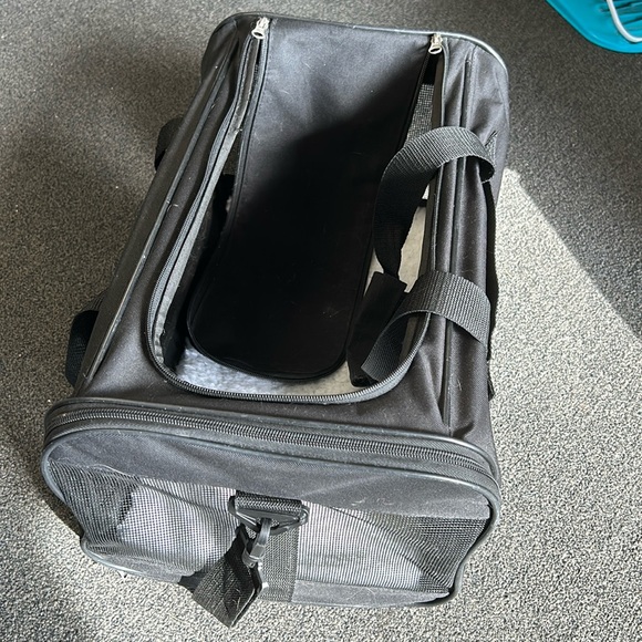 Small pet carrier to vets or Grammy/-Trusty Pup - Picture 1 of 6